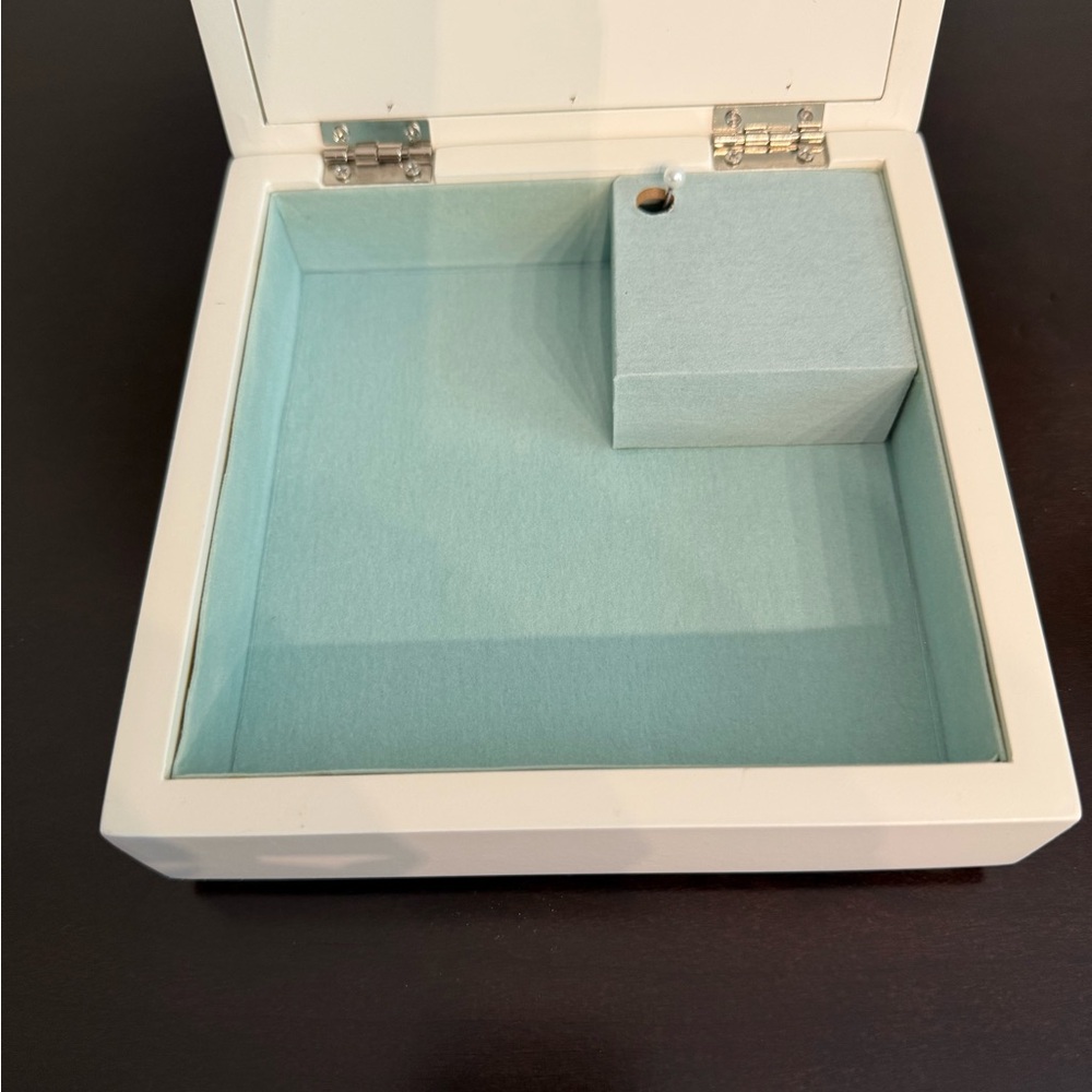 Disney Hallmark Cinderella music box - Picture 2 of 3
